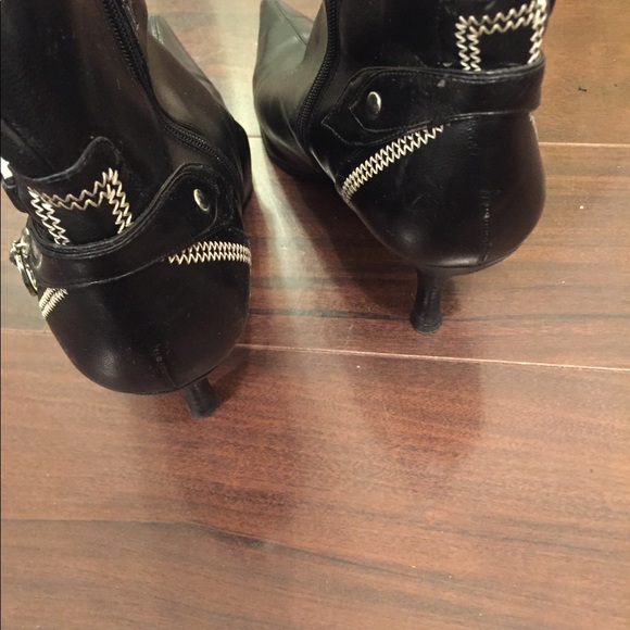 Black pointed toe booties - Picture 5 of 8